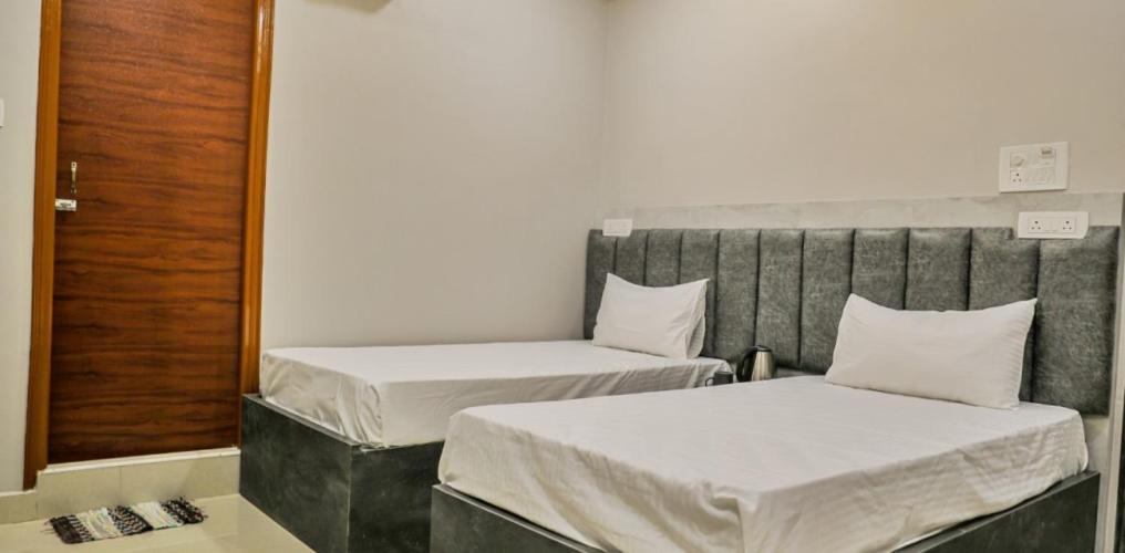 Hotel Ceasta, Beside Us Consulate Hyderabad, Gachibowli Gundipet المظهر الخارجي الصورة