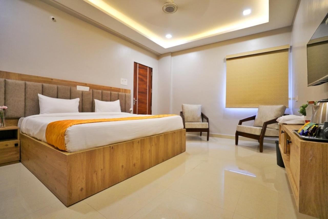 Hotel Ceasta, Beside Us Consulate Hyderabad, Gachibowli Gundipet المظهر الخارجي الصورة