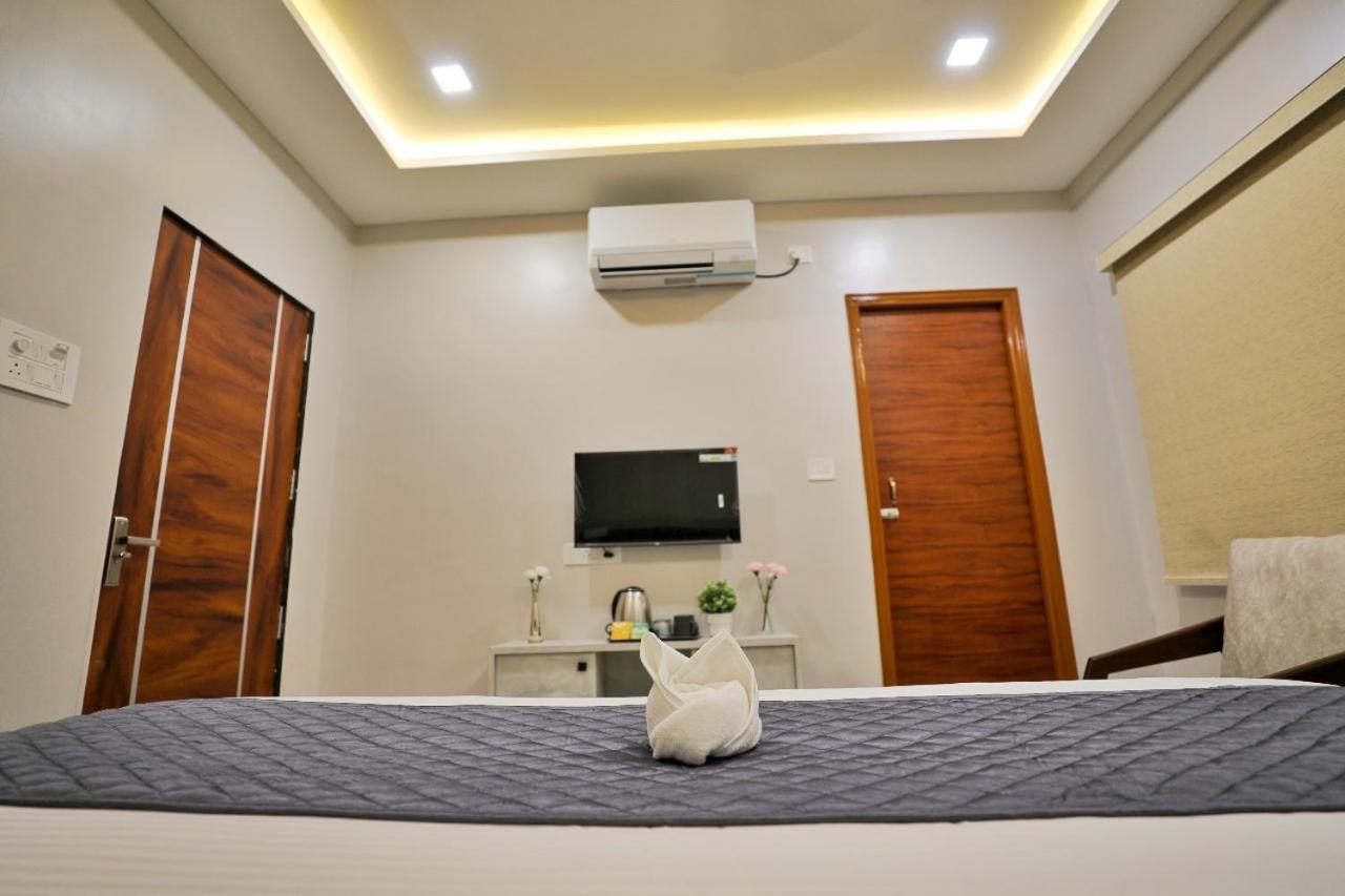 Hotel Ceasta, Beside Us Consulate Hyderabad, Gachibowli Gundipet المظهر الخارجي الصورة