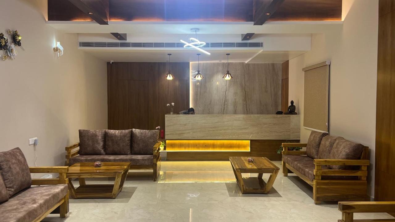 Hotel Ceasta, Beside Us Consulate Hyderabad, Gachibowli Gundipet المظهر الخارجي الصورة