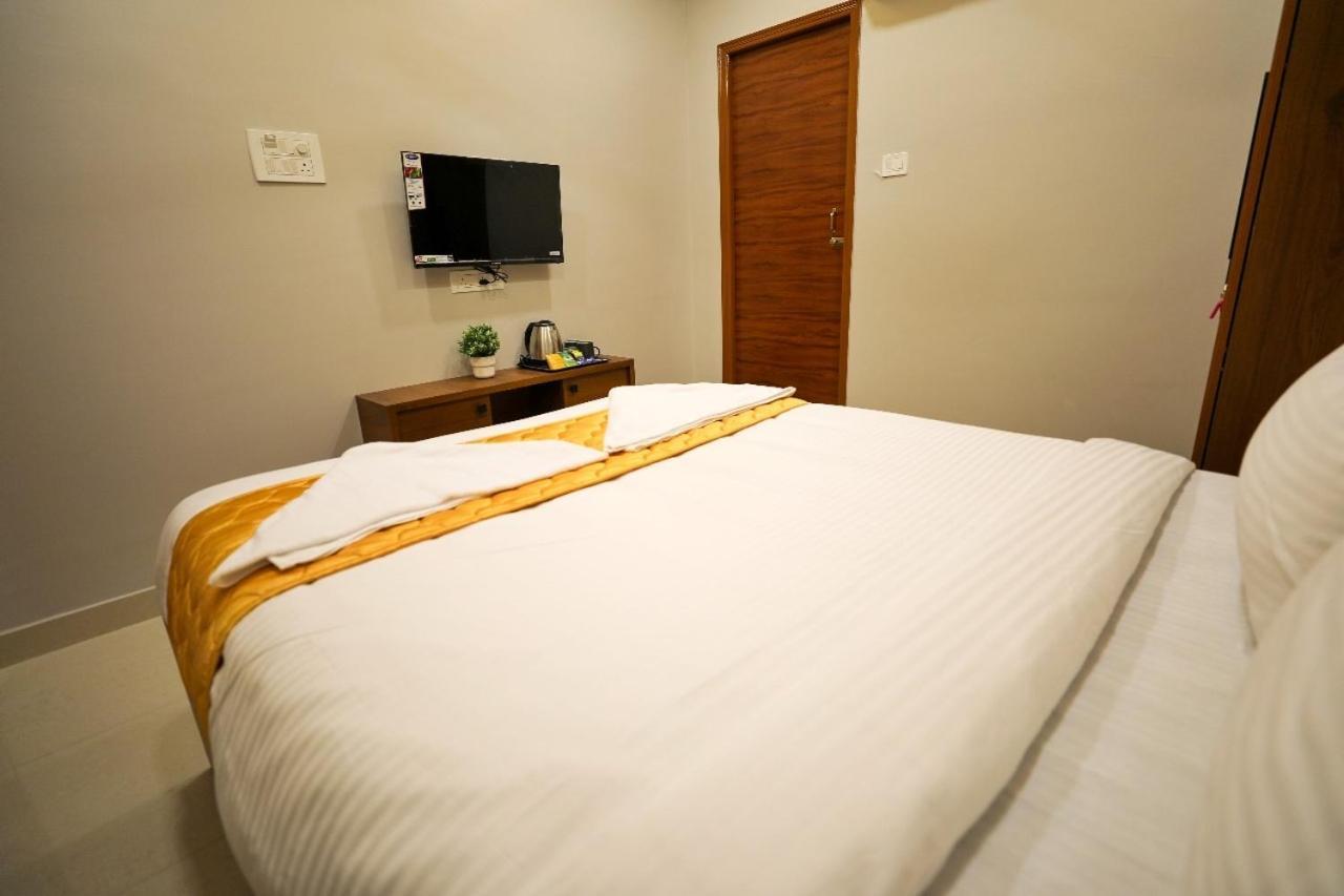 Hotel Ceasta, Beside Us Consulate Hyderabad, Gachibowli Gundipet المظهر الخارجي الصورة