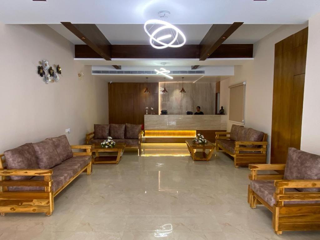 Hotel Ceasta, Beside Us Consulate Hyderabad, Gachibowli Gundipet المظهر الخارجي الصورة